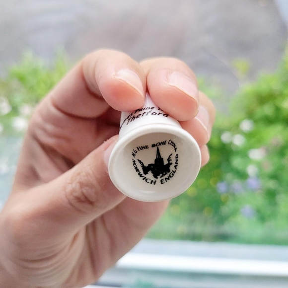 Vintage Thomas Paine Fine Bone China Collectible Thimble - Picture 8 of 8